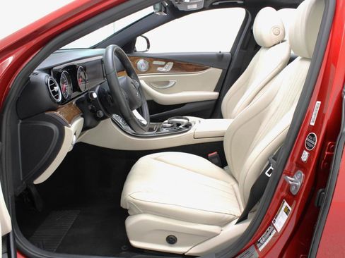 Used 2017 Mercedes-Benz E 300 image 32