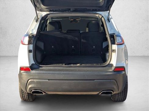 Used 2019 Jeep Cherokee Latitude w/ Cold Weather Group image 6