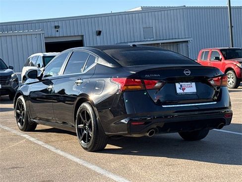 Used 2023 Nissan Altima 2.5 SV w/ SV Premium Package image 7