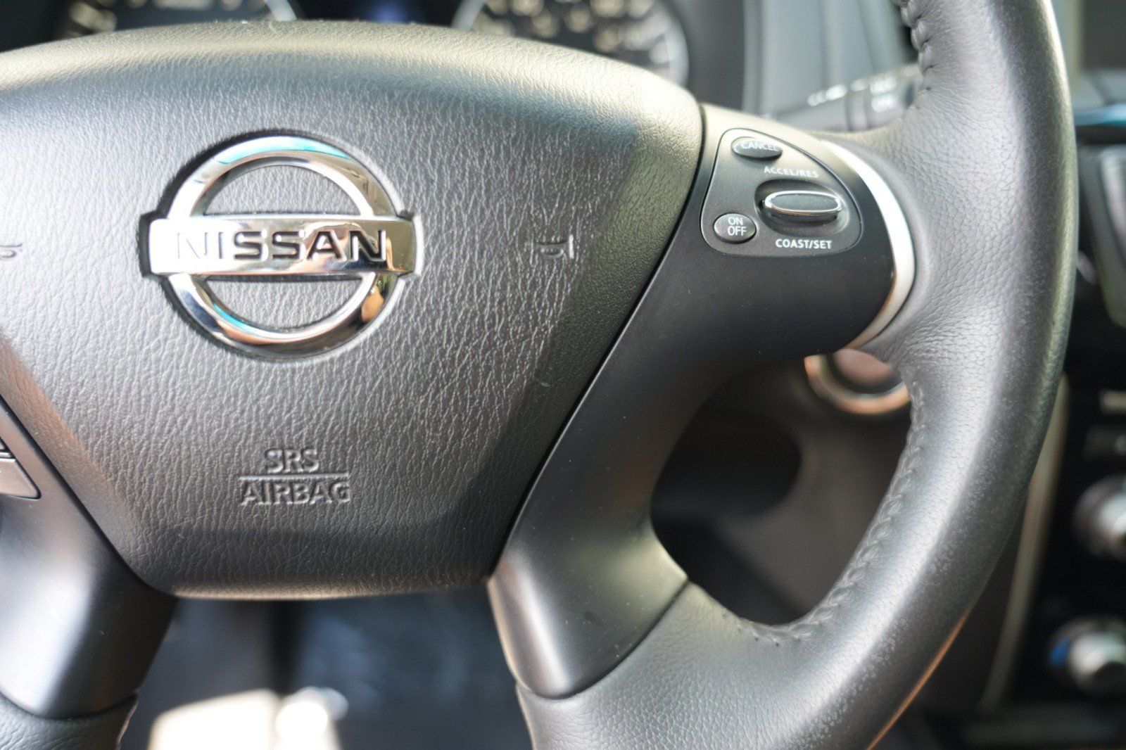 Used 2017 Nissan Pathfinder SV FWD image 20