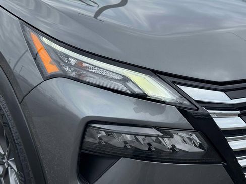 Used 2025 Nissan Rogue S FWD image 9