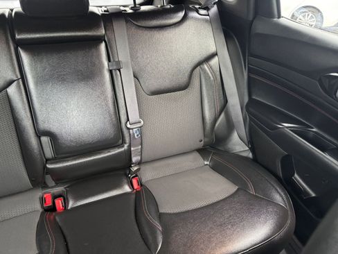 Used 2025 Jeep Compass Trailhawk image 33