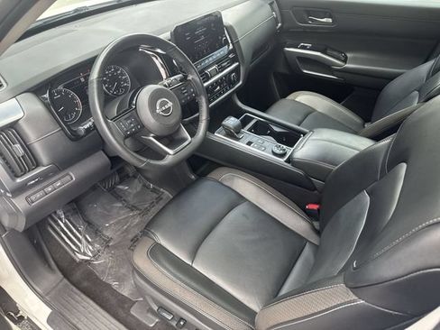 Used 2022 Nissan Pathfinder SL AWD/4WD image 18
