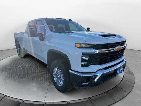 Used 2025 Chevrolet Silverado 3500 LT w/ Safety Package AWD/4WD image 3