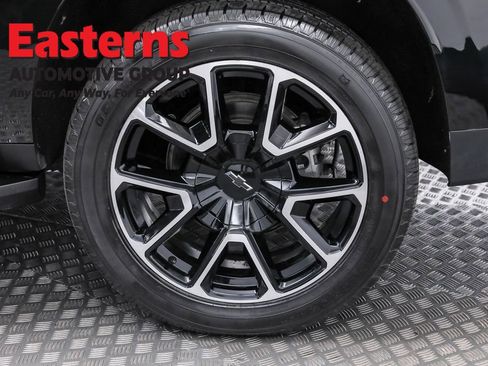 Used 2024 Chevrolet Suburban RST RWD image 36