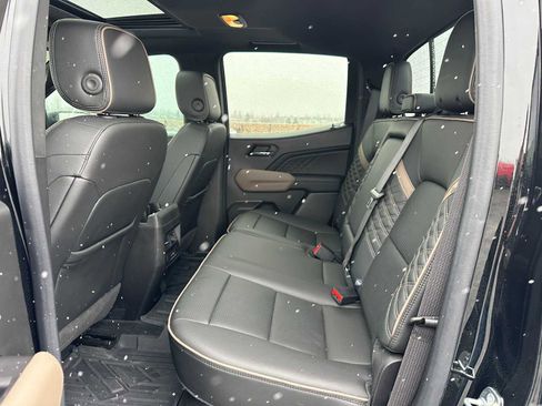 Used 2023 GMC Canyon Denali AWD/4WD image 16