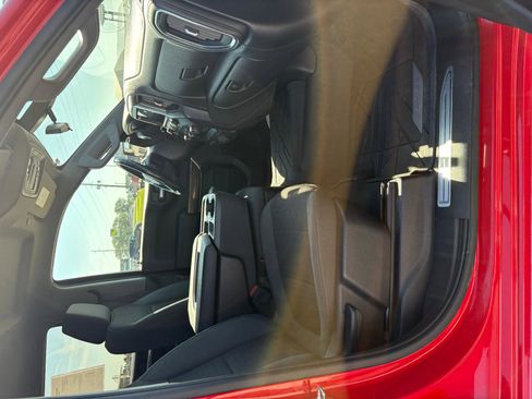 Used 2019 Chevrolet Silverado 1500 RST image 16