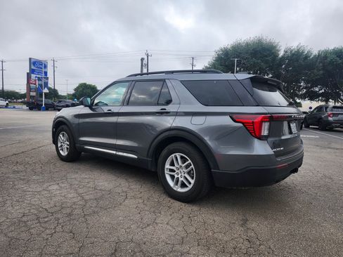 Certified 2025 Ford Explorer Active RWD image 4