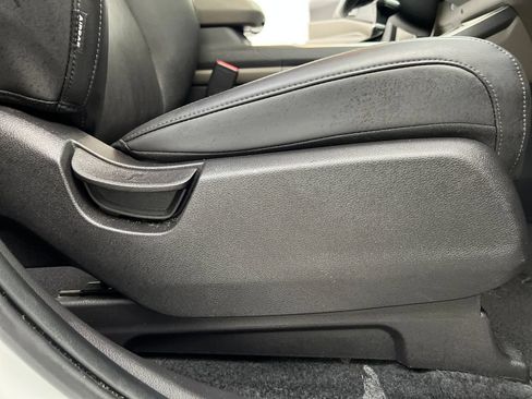 Used 2025 Kia Carnival FWD image 31