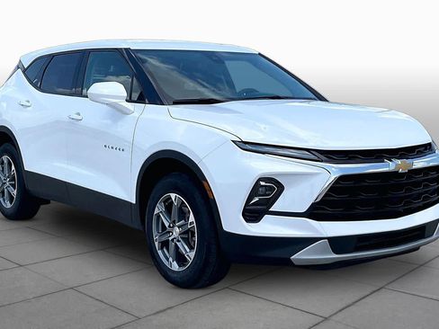 Certified 2025 Chevrolet Blazer LT FWD image 3