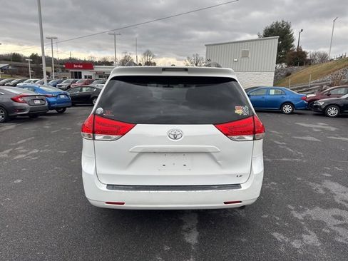 Used 2011 Toyota Sienna LE image 7