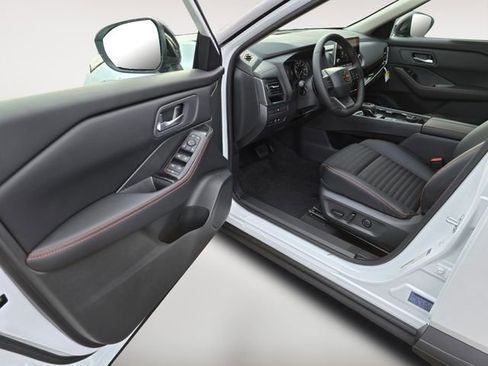 New 2026 Nissan Rogue SV AWD/4WD image 16