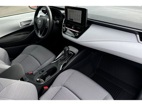Used 2026 Toyota Corolla SE w/ SE Premium Package FWD image 17