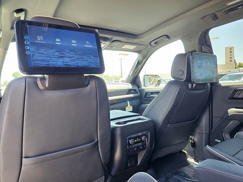 New 2026 Chevrolet Suburban Premier AWD/4WD image 19