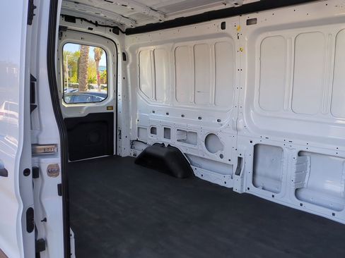 Used 2021 Ford Transit 250 Medium Roof image 29