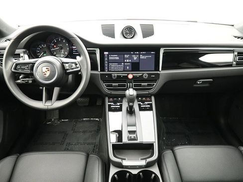 Certified 2025 Porsche Macan AWD/4WD image 6