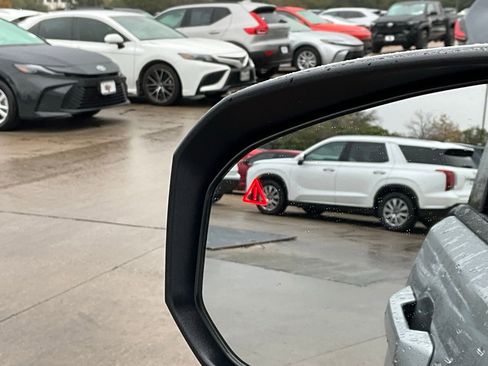 Used 2025 Hyundai Santa Fe SEL image 21