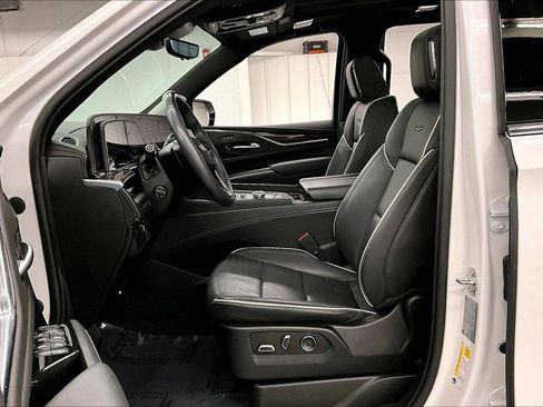 Used 2023 Cadillac Escalade Premium Luxury w/ Performance Package AWD/4WD image 24