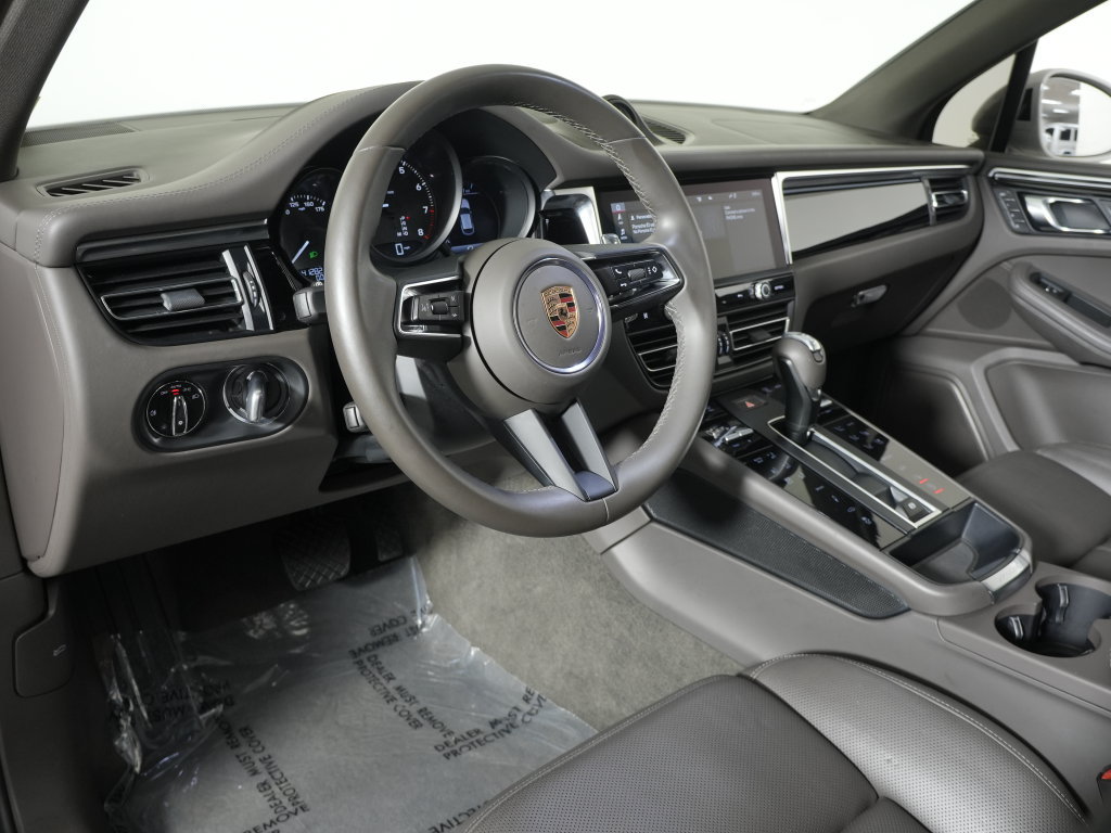 Certified 2023 Porsche Macan AWD/4WD image 4