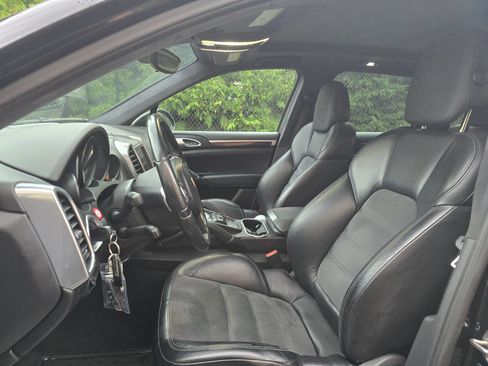Used 2014 Porsche Cayenne GTS AWD/4WD image 3