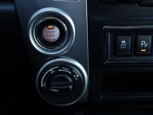 Used 2017 Nissan Titan SL image 20