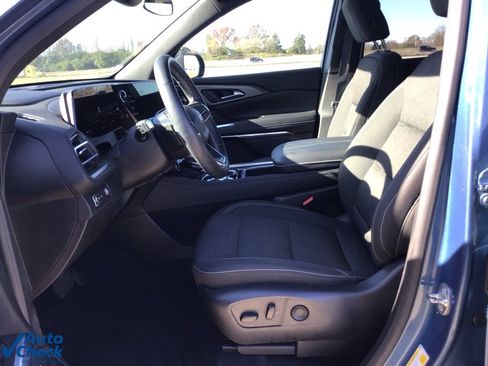 Used 2024 Chevrolet Traverse LT image 31