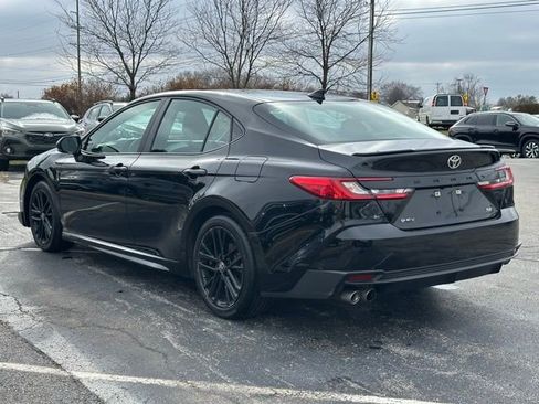 Used 2025 Toyota Camry SE image 5