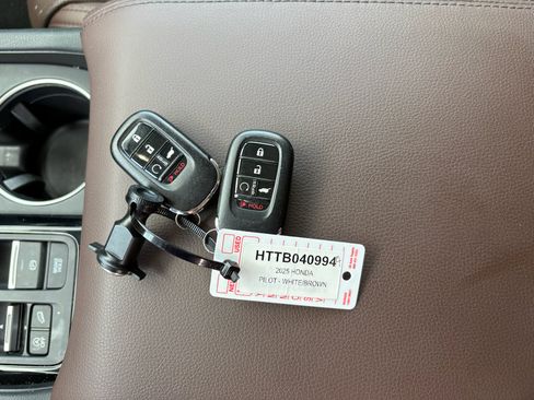 Certified 2025 Honda Pilot Elite image 38
