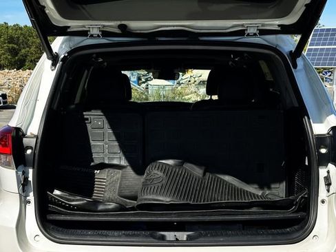 Used 2017 Toyota Highlander Limited image 36