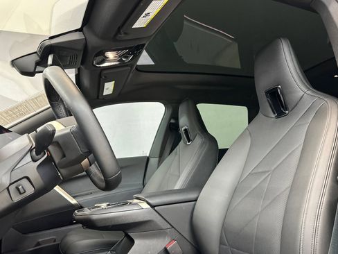Used 2023 BMW iX xDrive50 w/ Sport Package image 15