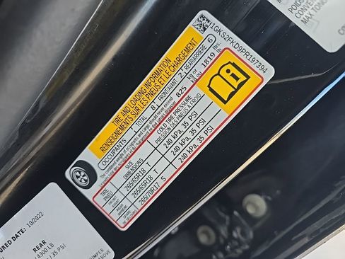 Used 2023 GMC Yukon XL SLE image 11