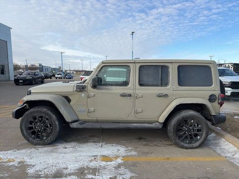 Used 2022 Jeep Wrangler Unlimited Sahara w/ Cold Weather Group image 7