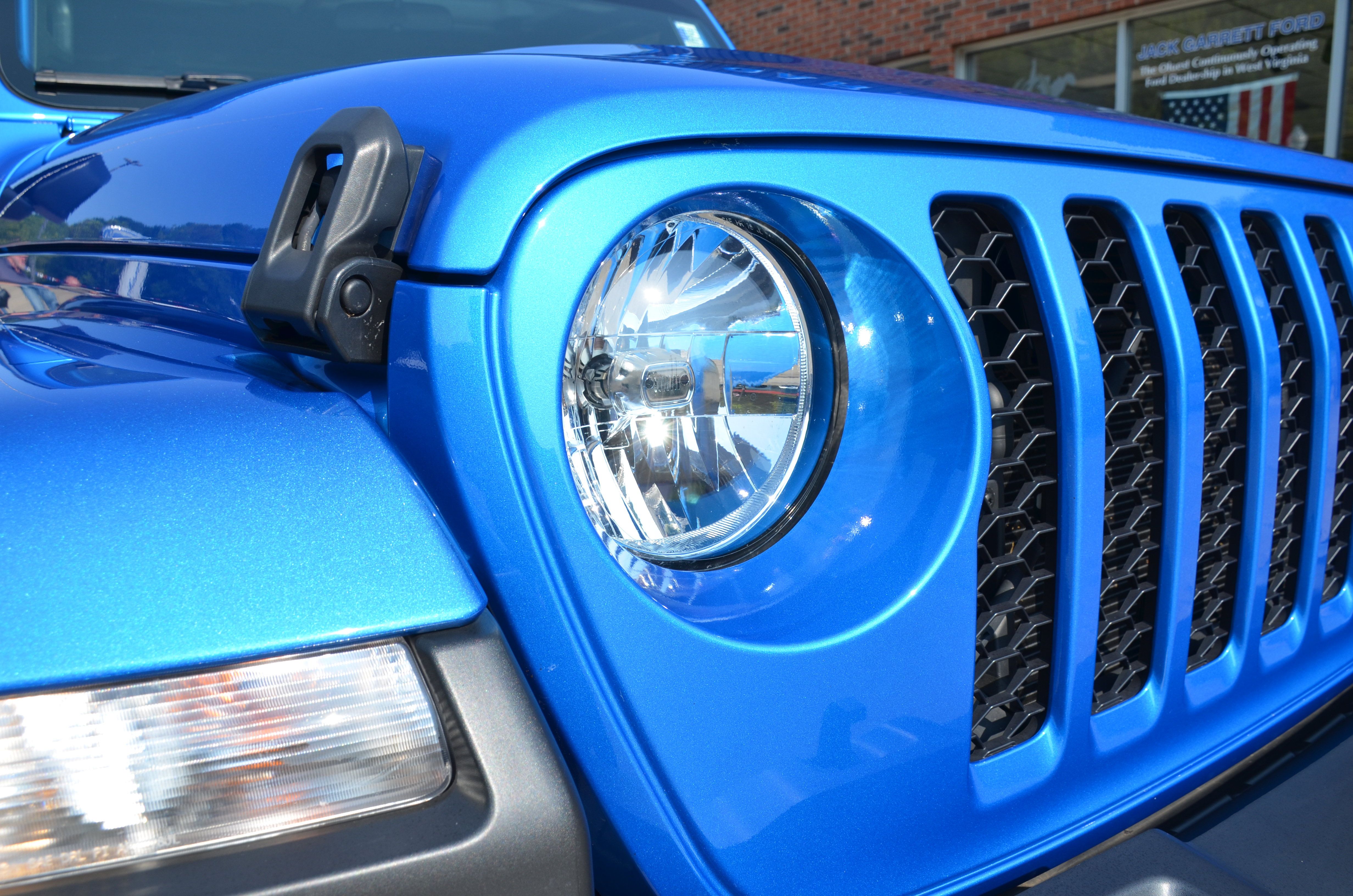 Used 2023 Jeep Gladiator Sport AWD/4WD image 7