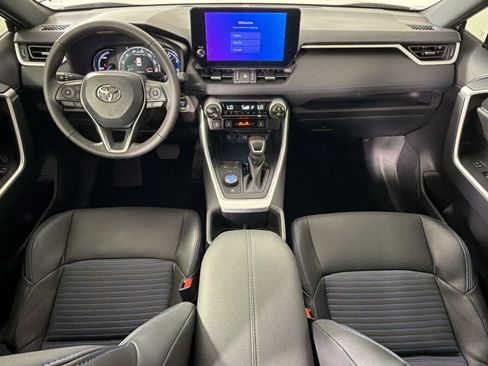 Used 2025 Toyota RAV4 XSE AWD/4WD image 16