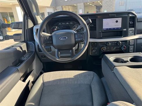 Used 2025 Ford F250 XLT image 12