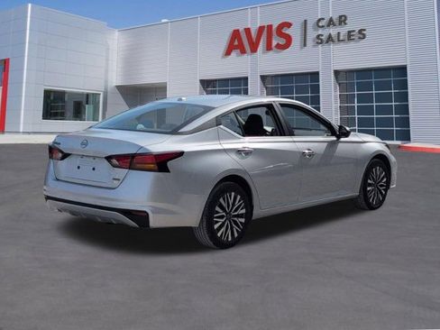 Used 2025 Nissan Altima 2.5 SV AWD/4WD image 6