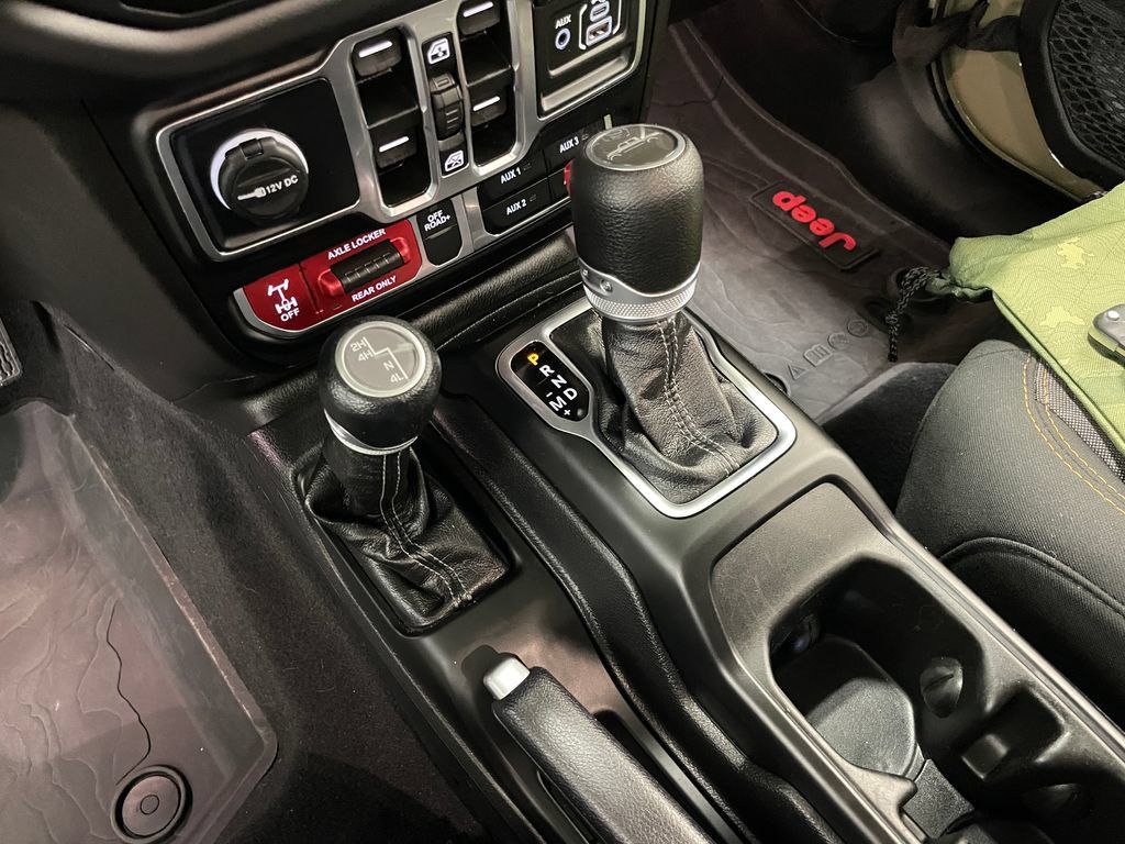 Used 2025 Jeep Gladiator Mojave w/ Safety Group AWD/4WD image 33