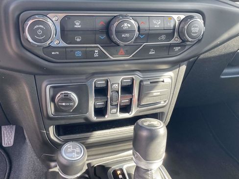 Used 2022 Jeep Wrangler Unlimited Sahara image 10