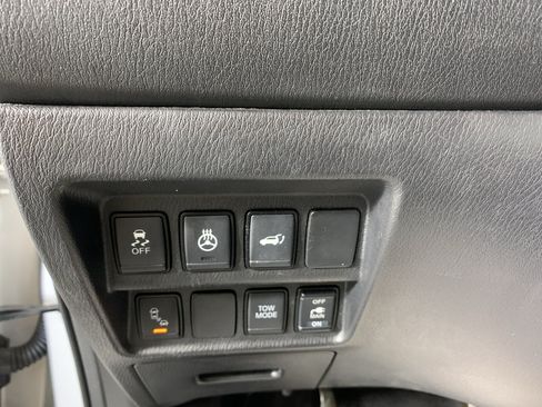 Used 2019 Nissan Pathfinder SL FWD image 16