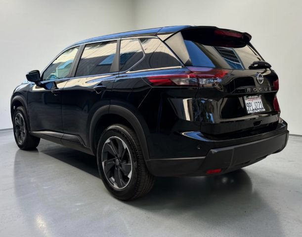 Used 2025 Nissan Rogue SV FWD image 4