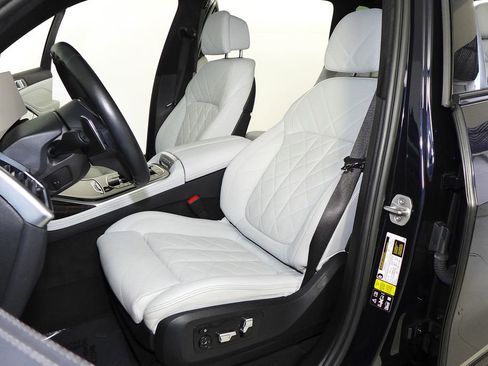 Used 2024 BMW X7 xDrive40i w/ M Sport Package AWD/4WD image 23