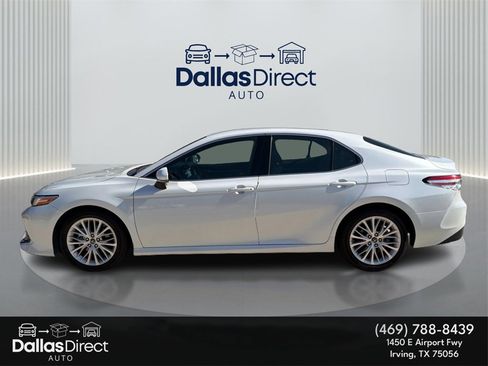 Used 2018 Toyota Camry XLE image 9