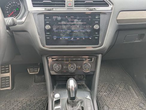 Used 2021 Volkswagen Tiguan SE R-Line AWD/4WD image 4