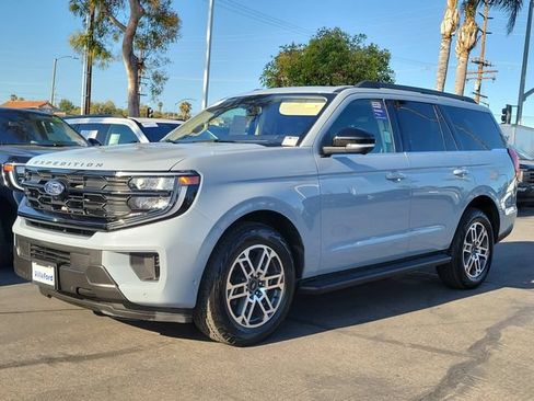 Certified 2025 Ford Expedition Active AWD/4WD image 29