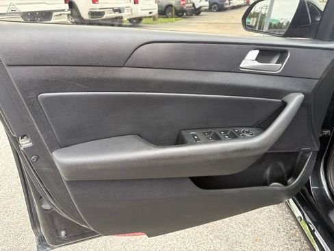 Used 2016 Hyundai Sonata Sport w/ Option Group 03 FWD image 12