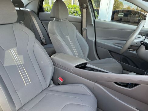 Used 2025 Hyundai Elantra SEL image 37