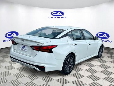 Used 2023 Nissan Altima 2.5 SV w/ SV Premium Package image 3