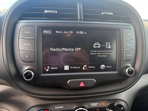 Used 2025 Kia Soul LX w/ LX Technology Package FWD image 20