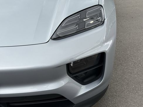 Used 2025 Porsche Macan 4S Electric image 11