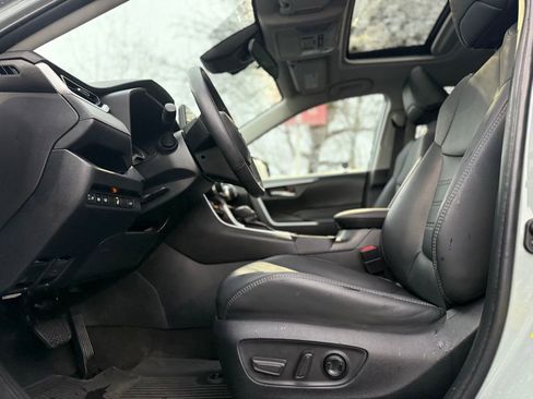 Used 2023 Toyota RAV4 XLE Premium image 12